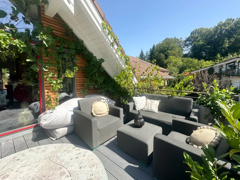 Outdoorlounge - Haus kaufen in Bad Aibling - Luxuriöses Designer-Stadthaus mit Dachterrasse & Bergblick