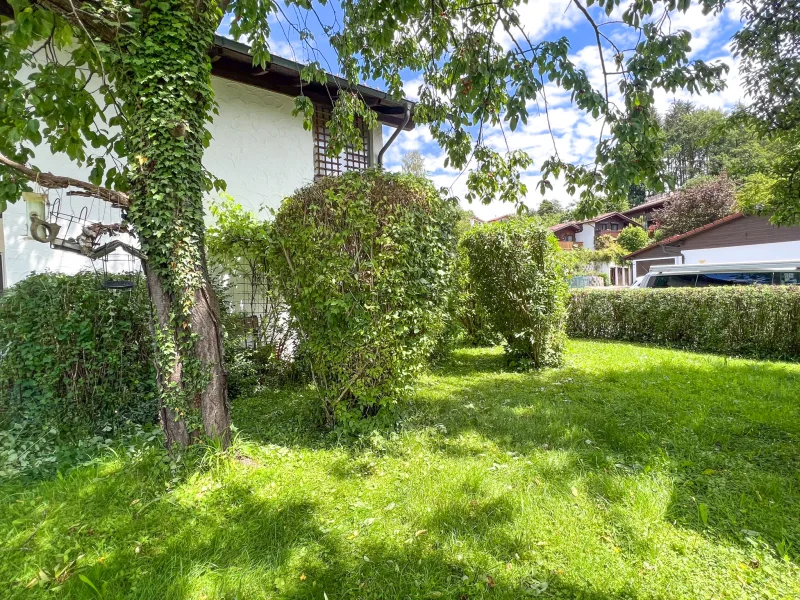 Gemeinschaftsgarten - Wohnung kaufen in Bad Endorf - 3-Zi.-Erdgeschosswohnung mit viel Potential in attraktiver Lage