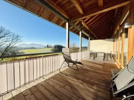 BALKON - Wohnung kaufen in Rimsting - Exklusive Wohnung im Loft-Stil mit großflächiger Sonnenterrasse und atemberaubendem Bergpanorama