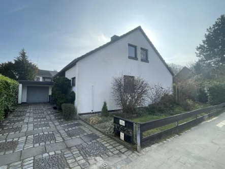  - Haus kaufen in Schwarzenbek - Einfamilienhaus mit Garten in Schwarzenbek - viel Potenzial für Ihr Traumhaus!