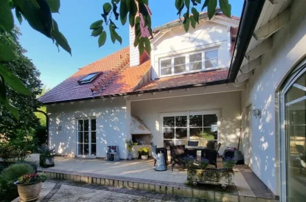  - Haus kaufen in Röllbach - Arbeiten und Wohnen in Villa mit Wohlfühl-Garten + Schwimmbad