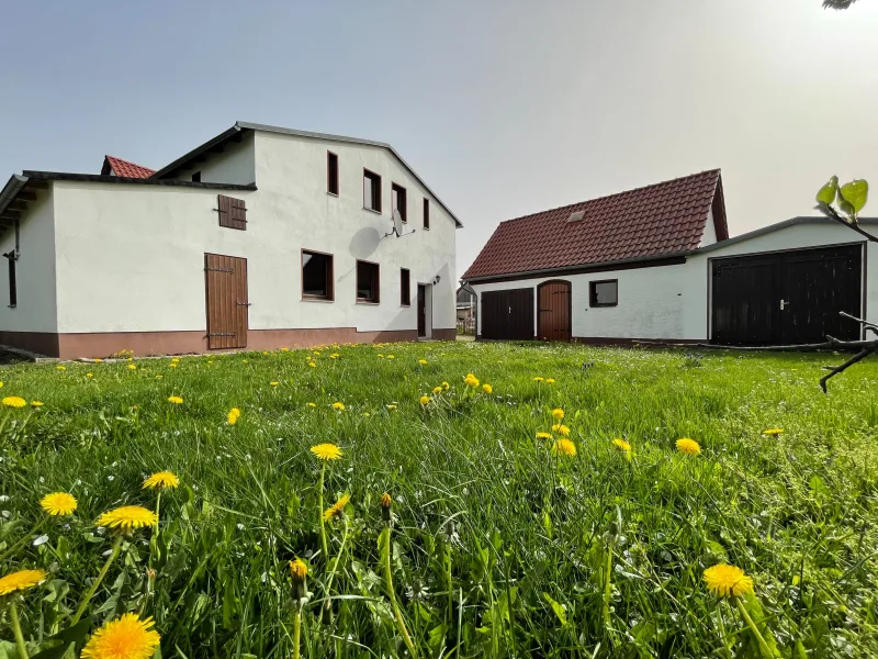 Komplettansicht Rückseite  - Haus kaufen in Vierkirchen - Ein geräumiges Familienparadies im idyllischen Runddorf