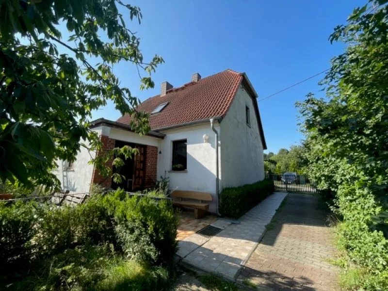 Ansicht Hauseingangsseite - Haus kaufen in Horka - Ein Haus - Natur und Seen