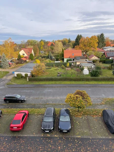 kostenlose öffentliche Stellplätze vor dem Haus