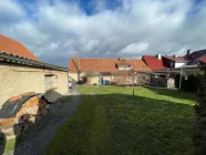 Rückansicht, links freistehende Garage