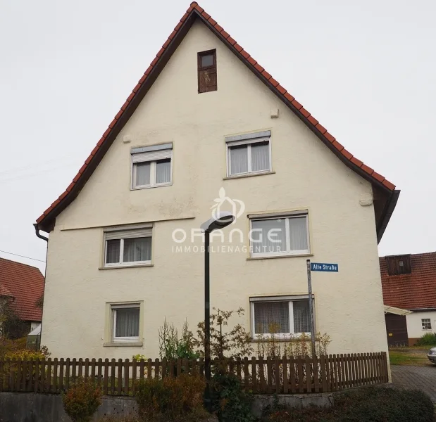 Aussenansicht - Haus kaufen in Römerstein / Zainingen - *** Gepflegtes Bauernhaus mit Scheune und Werkstatt  in Römerstein-OT ***