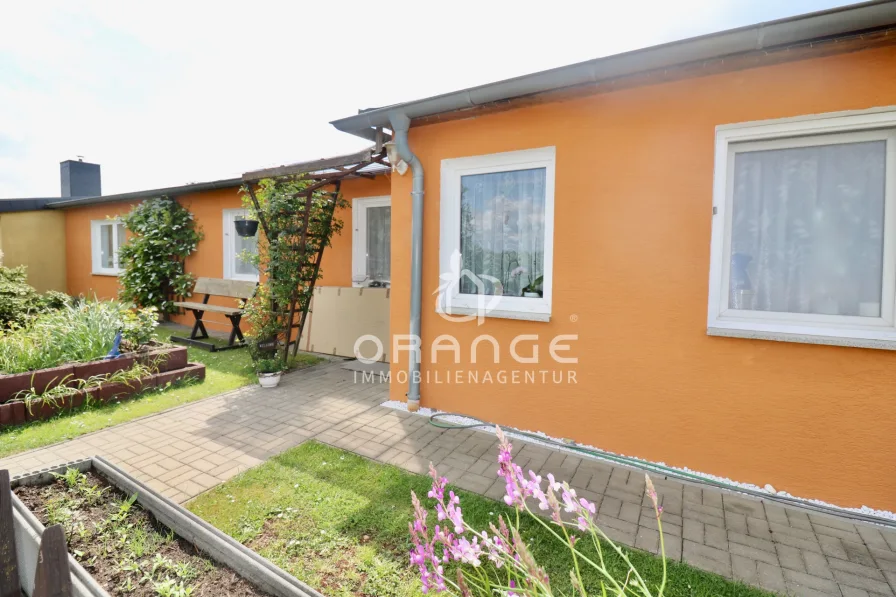 Front 1 - Haus kaufen in Lützen/Poserna - *** Stufenlos glücklich - Wohnen auf einer Ebene ***