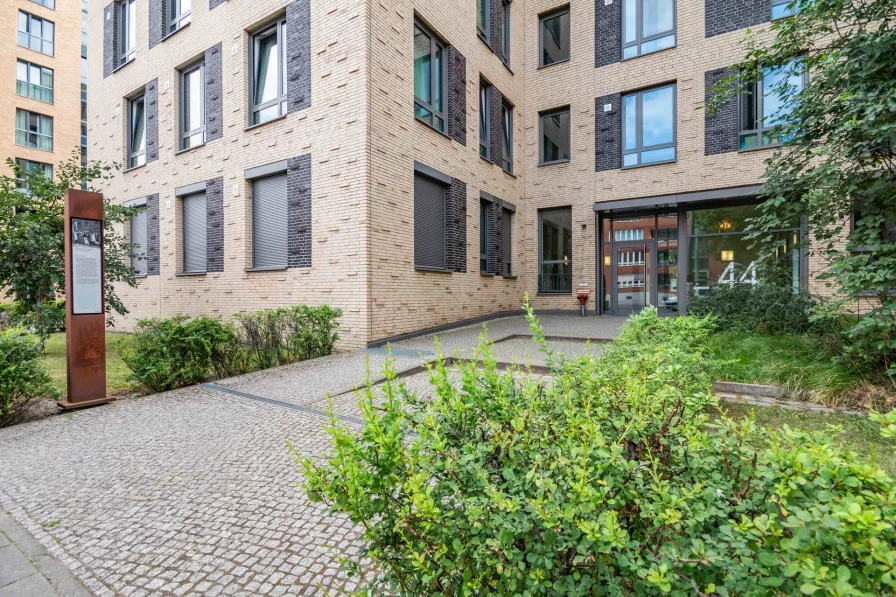 Hausansicht 1 - Wohnung kaufen in Berlin - ***moderne DG-Whg. mit Aufzug, Klimaanlage, Balkon***