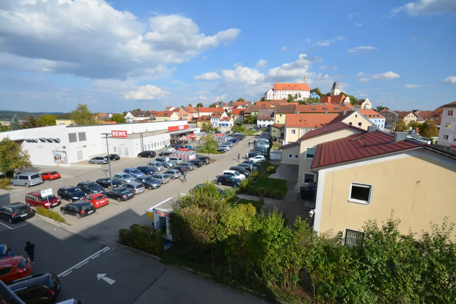 Zahlreiche Parkmöglichkeiten um das Haus