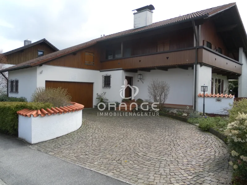 Außenansicht-Nord - Haus kaufen in Tiefenbach - ***Landhausvilla und ein Blick ins Grüne***