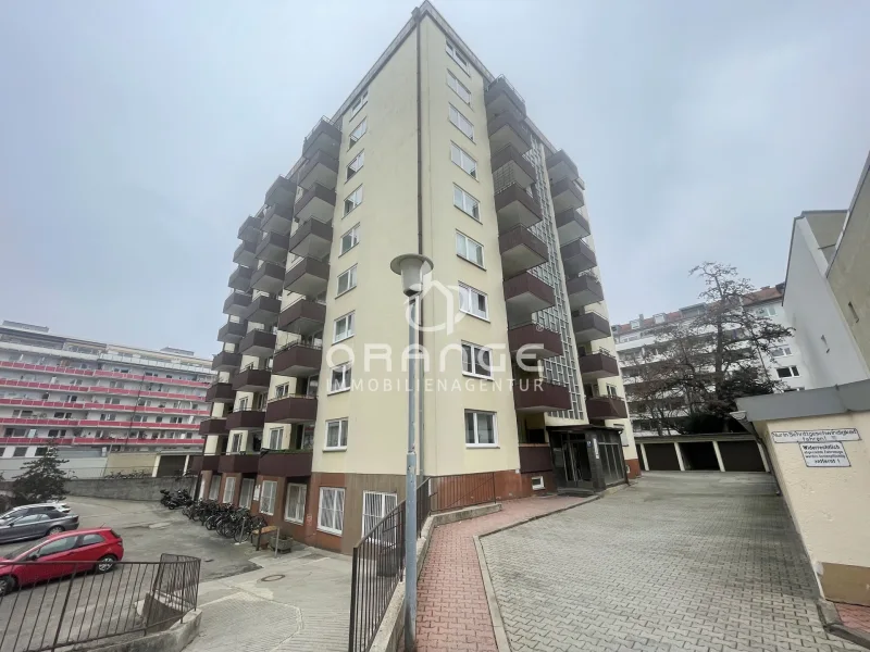 Hausansicht - Wohnung kaufen in München - Mittendrin und ruhig - 2-Zi-Balkonwohnung in Münchener Bestlage in Maxvorstadt