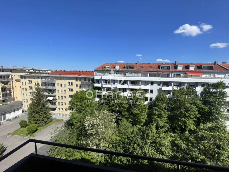 Blick vom Balkon - Wohnung kaufen in München - Mittendrin und ruhig - 2-Zi-Balkonwohnung in Münchener Bestlage in Maxvorstadt