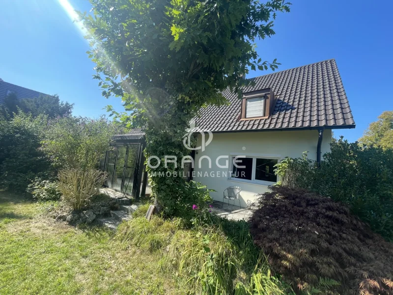 Südostansicht - Haus kaufen in Ebersberg - ***Ein-/Zweifamilienhaus mit Charme auf großem Grundstück in Ebersberger Bestlage***
