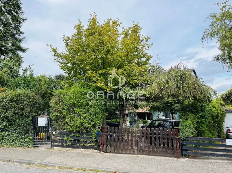 Hausansicht Straßenseite - Haus kaufen in Wiesbaden - ***Beste Lage in Wiesbaden - Kaufen Sie jetzt***