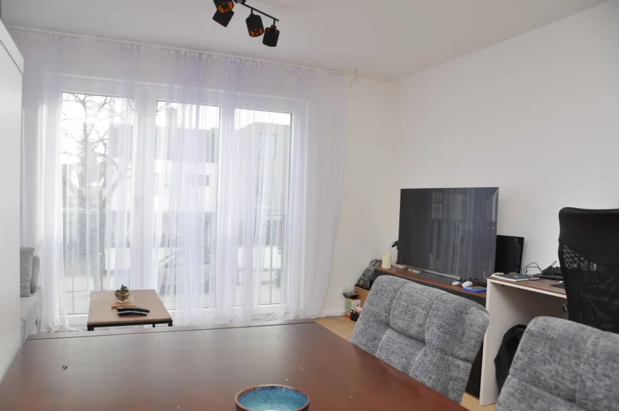 Wohnzimmer - Wohnung kaufen in München / Thalkirchen-Obersendling-Forstenried-Für - ***Neuer Preis*** Exklusive - helle und leere  2 Zimmer Wohnung in Obersendling -Top Ausstattung ***