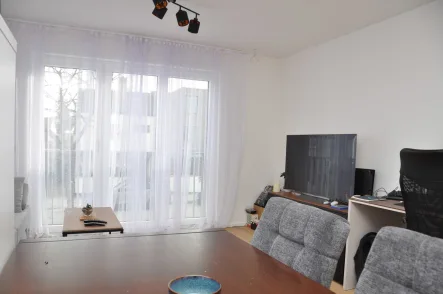 Wohnzimmer - Wohnung kaufen in München / Thalkirchen-Obersendling-Forstenried-Für - ***Neuer Preis*** Exklusive - helle und leere  2 Zimmer Wohnung in Obersendling -Top Ausstattung ***