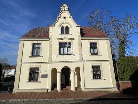 Fassade - Haus kaufen in Sternberg - ***Denkmalgeschütztes Torhaus***