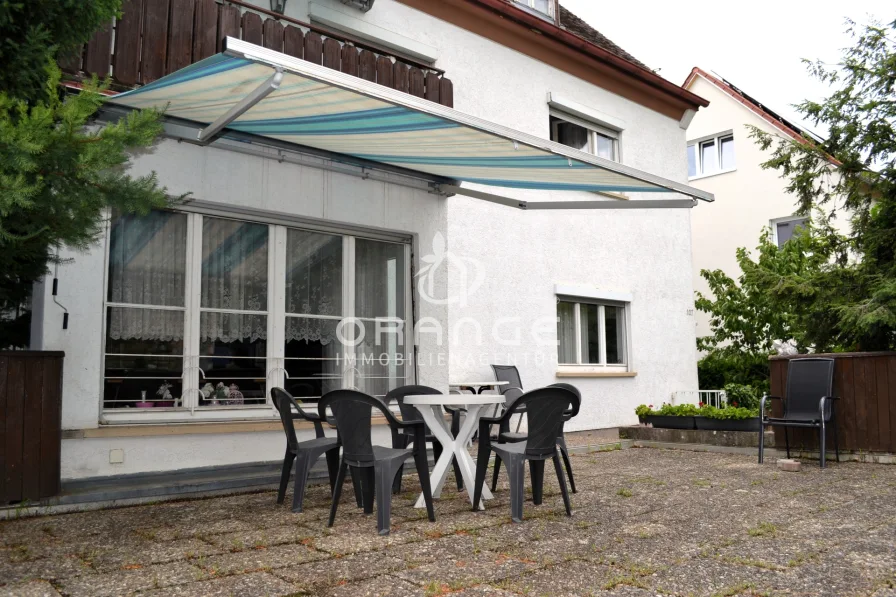 Terrassenansicht - Haus kaufen in Stuttgart - ***3 Familienhaus mit Potential, 3 Garagenstellplätzen, Balkon, Garten und großer Terrasse***