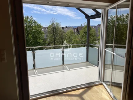 Blick vom Balkon - Wohnung kaufen in Geretsried - ***Neuwertige, tolle 3-Zimmer-Dachgeschosswohnung mit zwei Balkonen in Geretsried***
