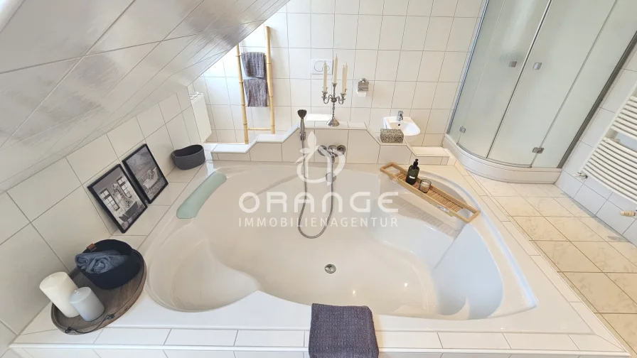 Haupthaus Badezimmer 2-Personen-Wanne