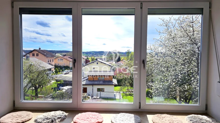 EG Esszimmer m. Fenstersitzbank und Fernblick