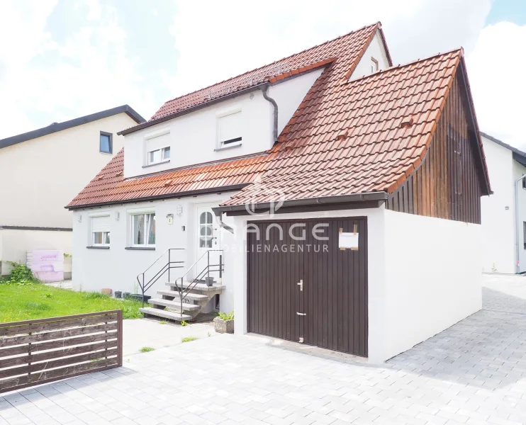 Aussenansicht - Haus kaufen in Heidenheim an der Brenz / Schnaitheim - *** Kernsaniertes Einfamilienhaus mit     Garten und Garage in Heidenheim ***