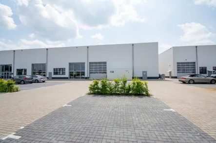 Perfekter Standort - Halle/Lager/Produktion mieten in Neumarkt i.d.OPf. - ***553 m² hochwertige Halle mit Büro und Sozialräumen im Industriegebiet***