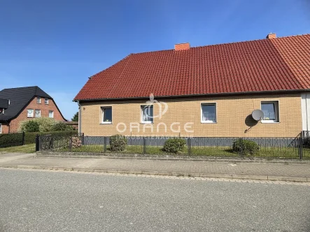 Straßenansicht - Haus kaufen in Gottesgabe / Klein Welzin - Geräumige Doppelhaushälfte mit großem Grundstück