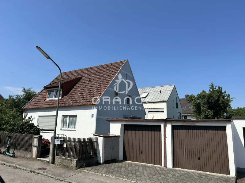 Hausansicht Ost - Haus kaufen in München - ***Reizvolles Zweifamilienhaus in Bestlage München nahe Westpark***