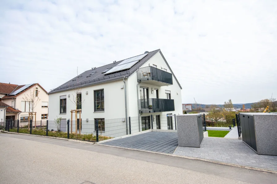 Ziegel-Massivbau für höchste Wohnwertqualität - Wohnung mieten in Parsberg - ***Hochwertig und chic - 3-Zi.-Whg. mit Balkon***