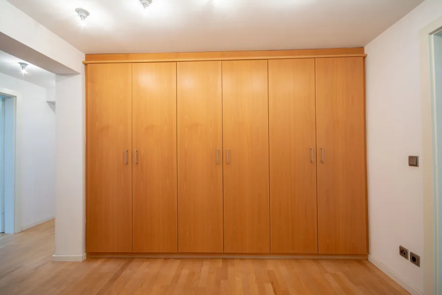 ... mit Einbauschrank