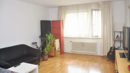 Wohnzimmer 1 - Wohnung kaufen in München - ***Sehr Schöne, Helle und geräumige 1 Zimmer Wohnung mit extra Küche am Isarpark***