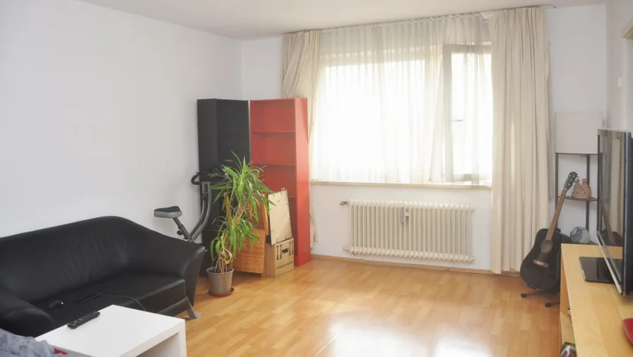 Wohnzimmer 1 - Wohnung kaufen in München - ***Sehr Schöne, Helle und geräumige 1 Zimmer Wohnung mit extra Küche am Isarpark***