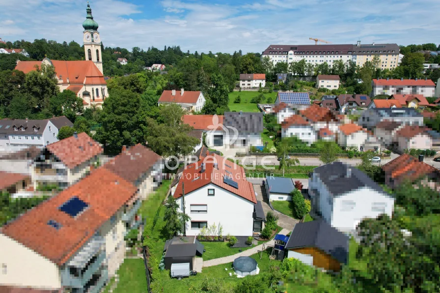 Startbild - Haus kaufen in Landshut - *** Großes Anwesen, viele Vorzüge, ZFH (modernisiert) & 3-fach Garage in Top-Lage von Landshut!!***