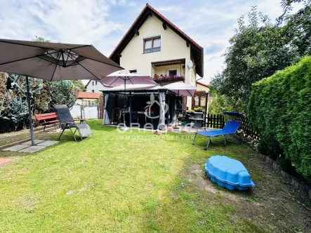 Garten mit Pavillon - Haus kaufen in Hollfeld / Schönfeld - ***Gepflegtes Einfamilienhaus mit herrlicher Dachgeschosswohnung***