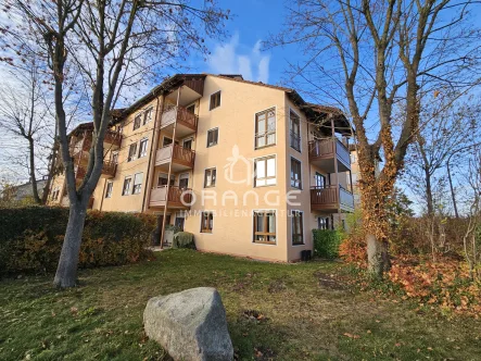 Außenansicht - Wohnung kaufen in Neutraubling - Exklusive Maisonette mit Walhalla-Blick