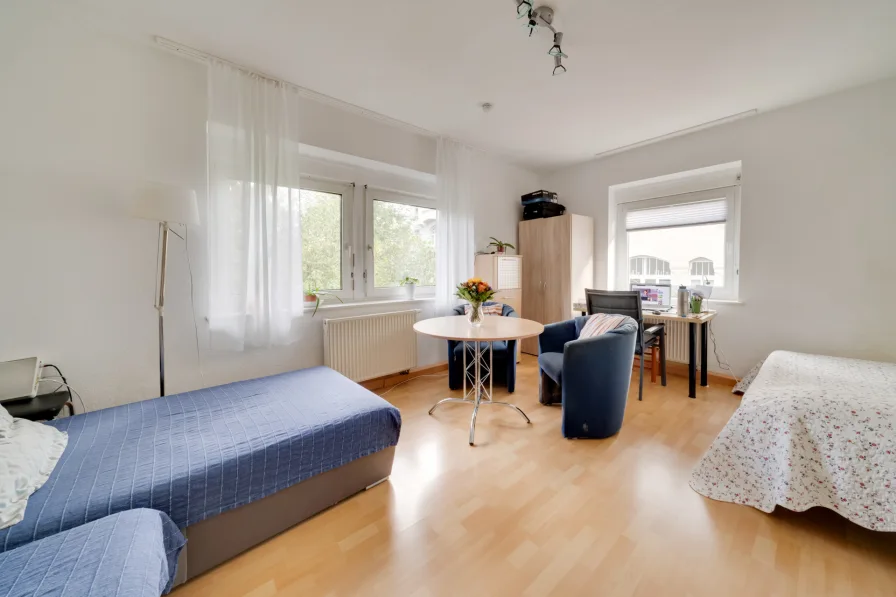 Wohnzimmer  - Wohnung kaufen in Stuttgart / Bad Cannstatt - Aufgepasst: Kapitalanleger oderEigennutzer - Gut aufgeteilte 3-Zi-Whg mit Stellplatz in Top - Lage
