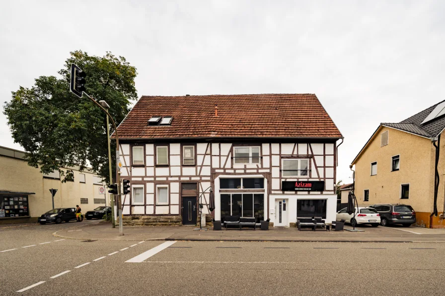  - Haus kaufen in Leonberg - Attraktives 3- Familienhaus mit Ausbaupotenzial der Bühne  und renditestarkem Gaststättengewerbe