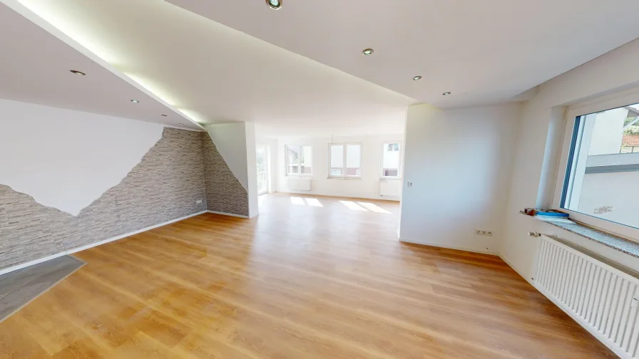 Wohn- und Essbereich - Wohnung mieten in Wabern - Exklusive Erdgeschosswohnung: 120 m² Wohnkomfort mit Terrasse, Garten und neuer Einbauküche – Für nur ca. 8,20 €/m²!