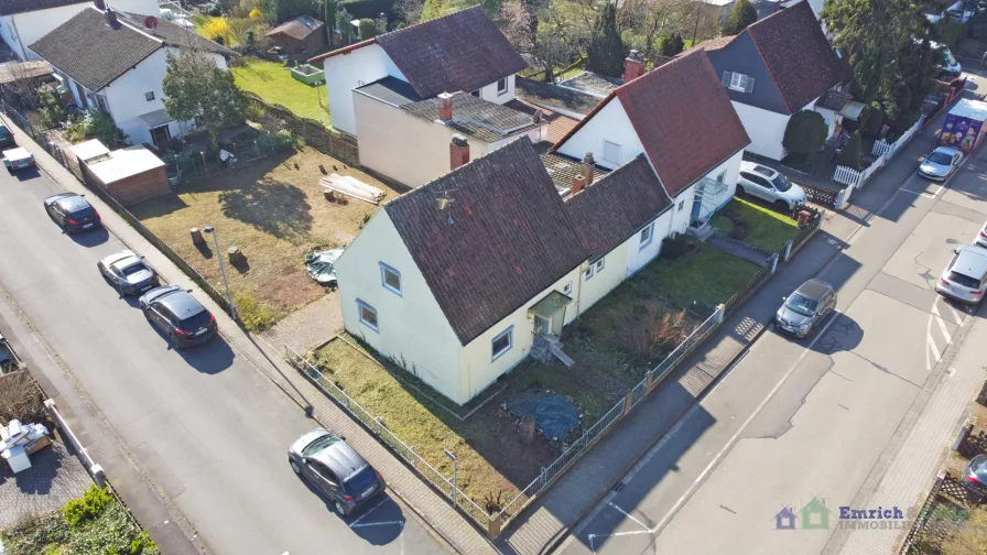 Außenaufnahme - Haus kaufen in Budenheim - Einzigartiges Gestaltungspotenzial: Charmantes Einfamilienhaus oder Abrissobjekt mit großem Garten!
