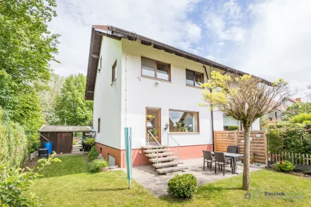 Außenansicht Garten - Haus kaufen in Ingelheim - Große DHH mit grünem Garten und modernem Komfort im Ingelheimer Stadtteil Groß-Winternheim