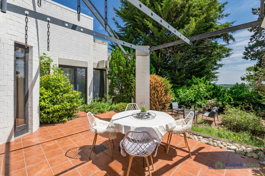 Terrasse 1 - Haus kaufen in Mainz-Laubenheim - Einzigartiges Architektenhaus mit Einliegerwohnung in begehrter Lage von Mainz-Laubenheim