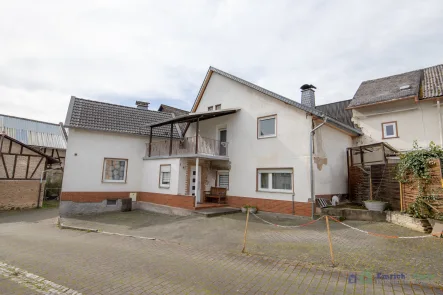 Außenansicht - Haus kaufen in Leun / Biskirchen - Einfamilienhaus im alten Ortskern von Leun-Biskrichen