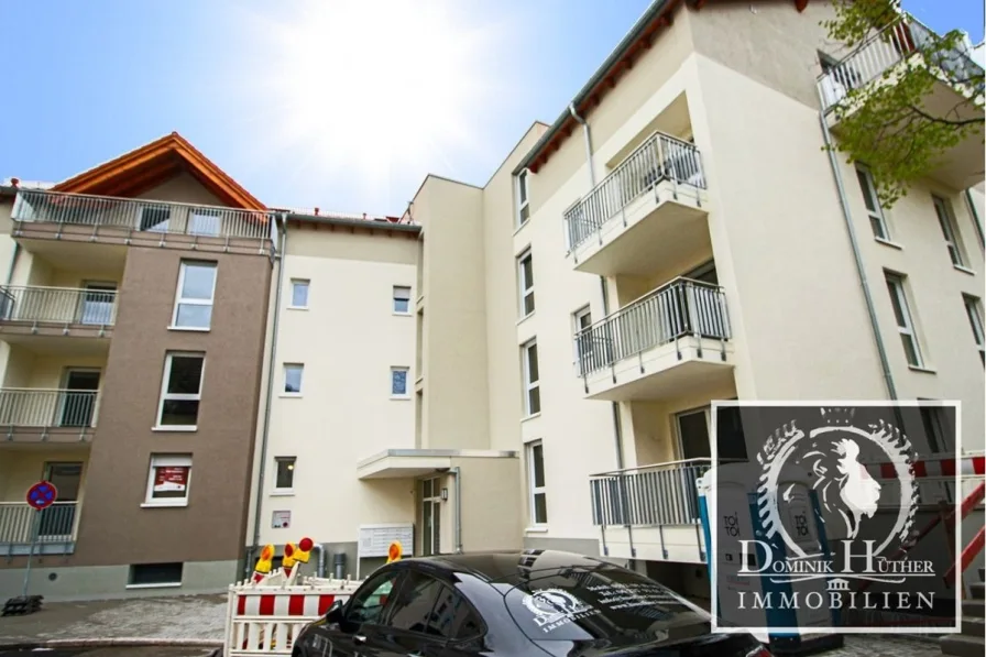 Hausansicht Vorne - Wohnung kaufen in Ludwigshafen - *Neubau der Firma Ostermayer 3 ZKB Wohnung mit EBK + Keller + 2 Stellplätze TG in LU barrierefrei*
