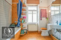 2. Wohnung kleines Badezimmer