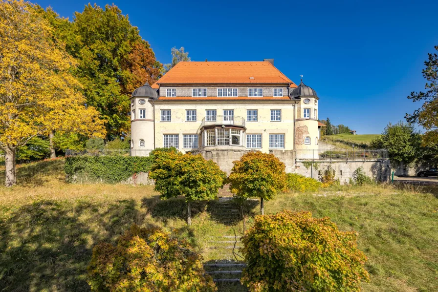 Willkommen Villa Schwalten_Frontansicht 