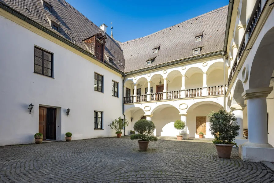 Innenhof - Wohnung kaufen in Schwindegg - Wohnen im Schloss
