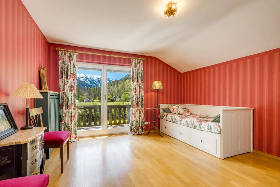 Schlafzimmer nach Süden mit Panoramabalkon