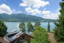 Ausblick auf See und Berge