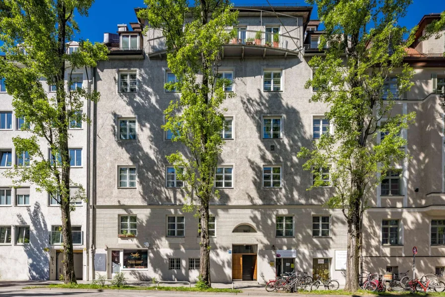 Ansicht Haus - Wohnung kaufen in München - Altbaujuwel in architektonisch historischem Umfeld